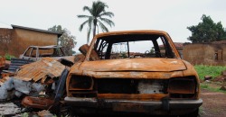 Ausgebrannte Autos in Nordnigeria